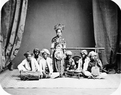 Bataviaanse danseres, ca. 1870s door European Photographer